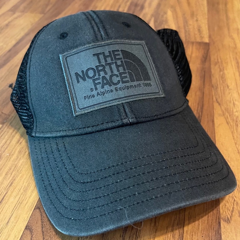 The North Face Trucker Hat Unisex OSFA Black Mesh Snapback Logo Patch Cap